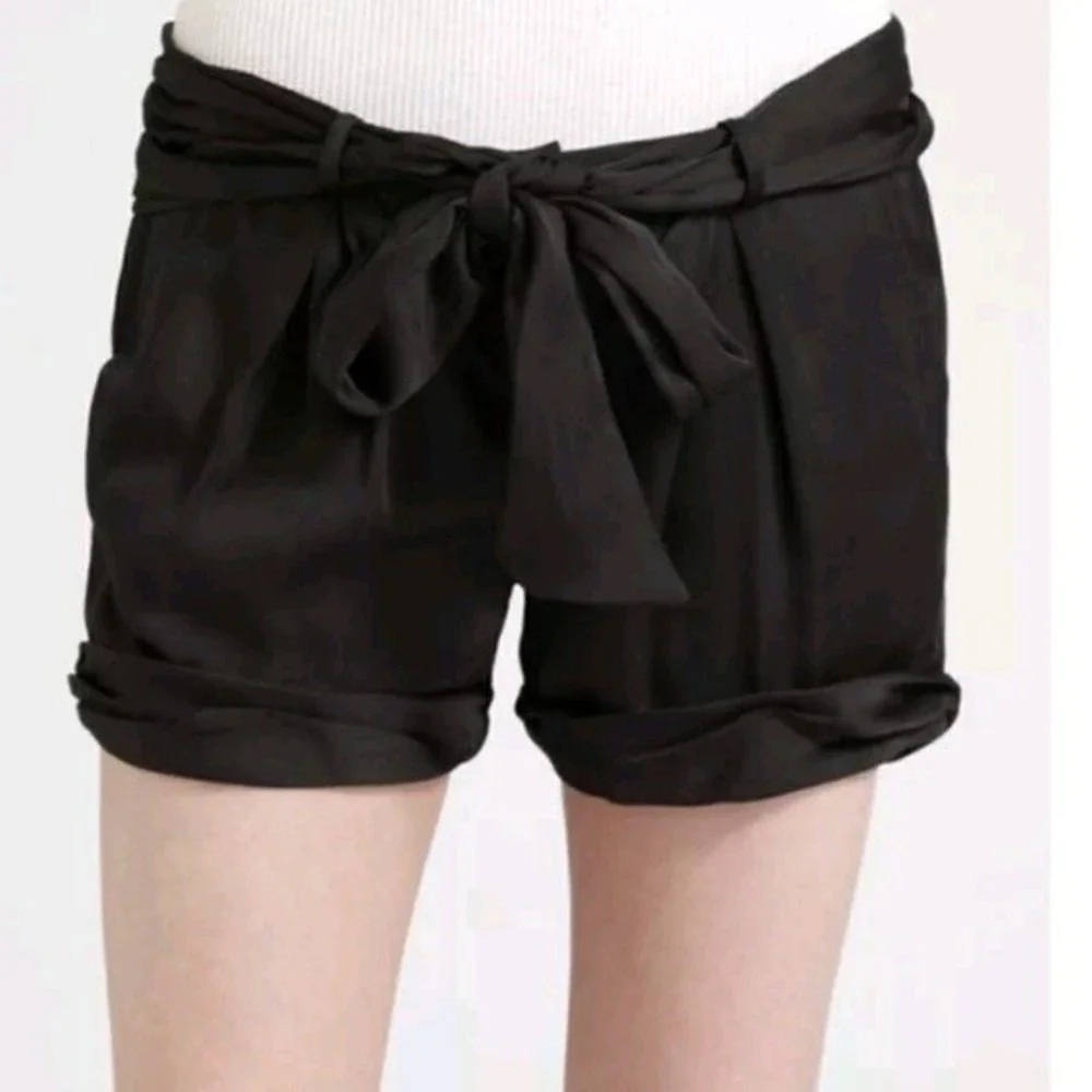 BCBGMAXAZRIA SHORTS BELTED BEIGE SIZE 12 WOMENS 12 NWOT